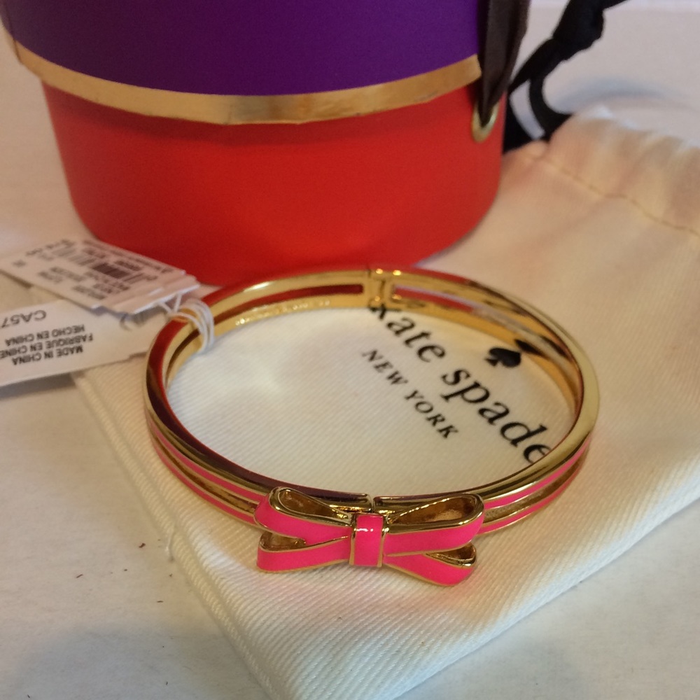 Bow hinged bracelet